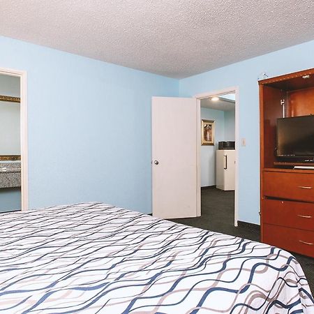 Sky-Palace Inn & Suites Wichita East Kültér fotó