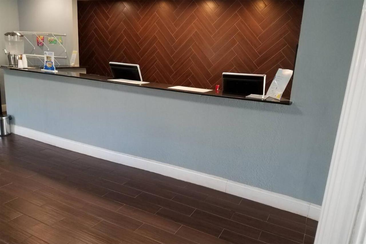 Sky-Palace Inn & Suites Wichita East Kültér fotó