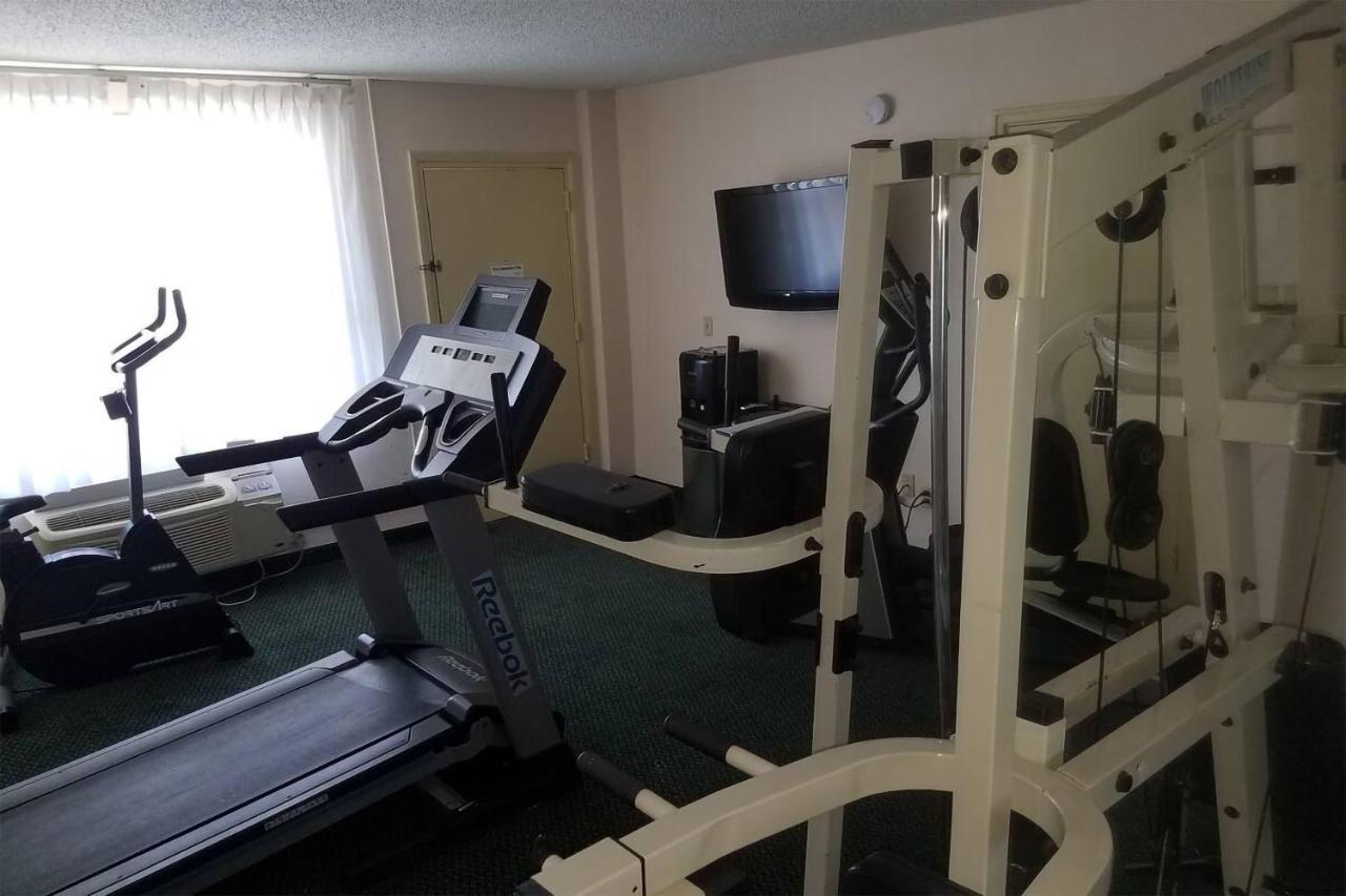 Sky-Palace Inn & Suites Wichita East Kültér fotó