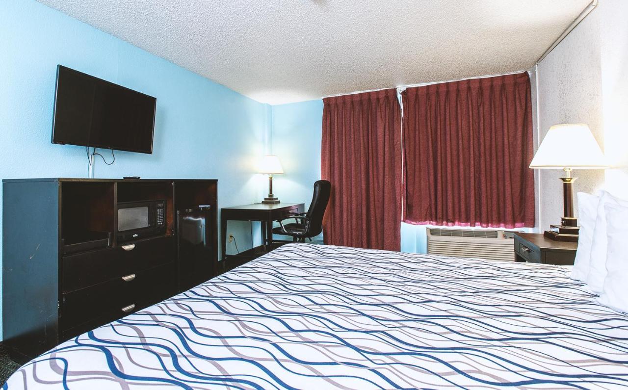 Sky-Palace Inn & Suites Wichita East Kültér fotó