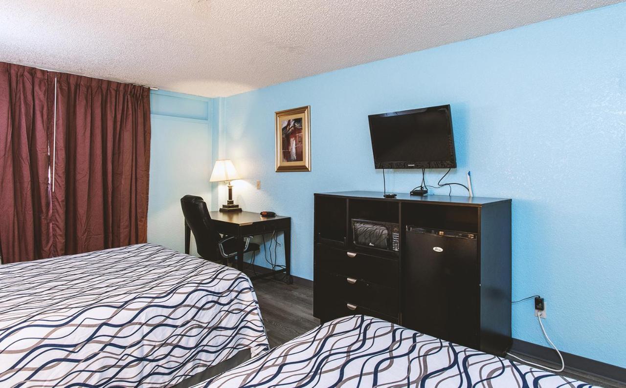 Sky-Palace Inn & Suites Wichita East Kültér fotó