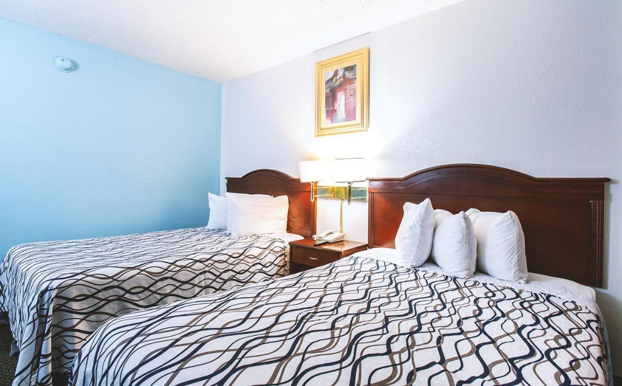 Sky-Palace Inn & Suites Wichita East Kültér fotó
