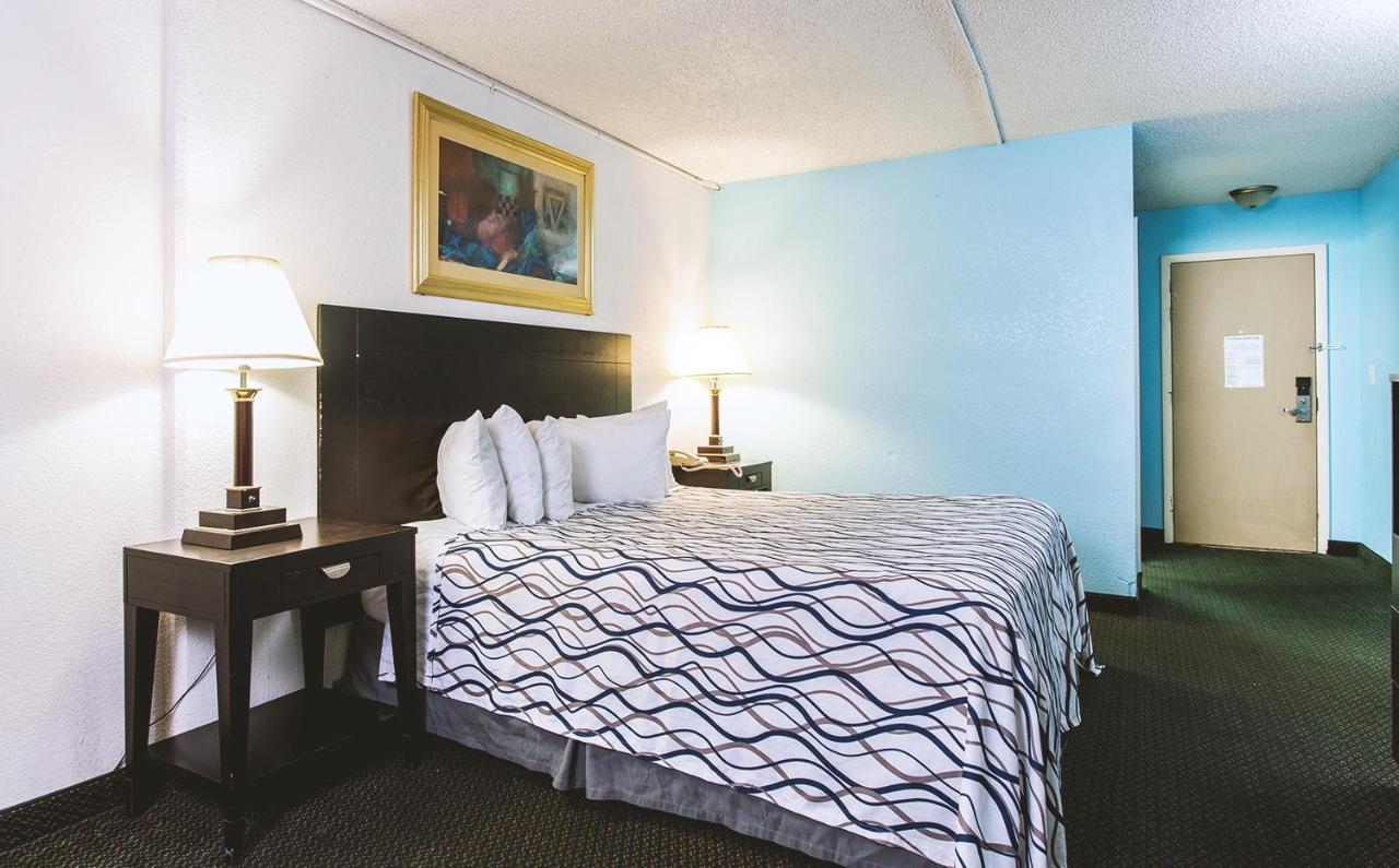 Sky-Palace Inn & Suites Wichita East Kültér fotó