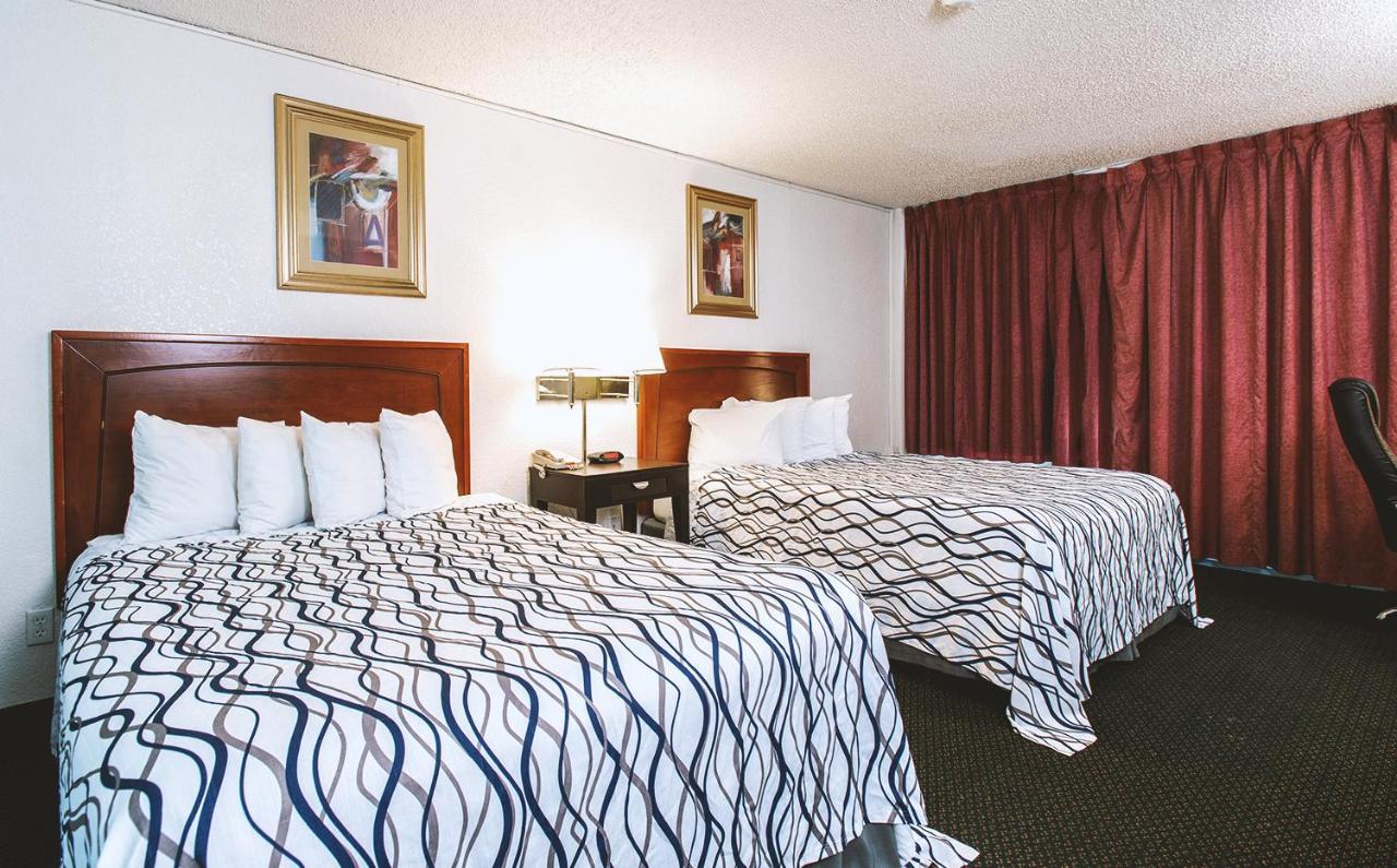 Sky-Palace Inn & Suites Wichita East Kültér fotó