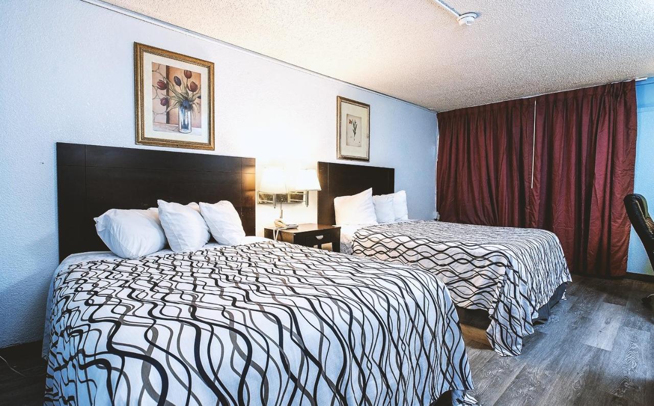 Sky-Palace Inn & Suites Wichita East Kültér fotó